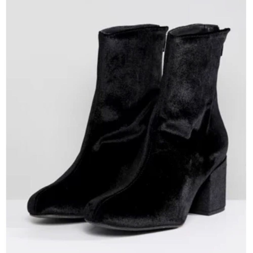 New Free People Cecile Block Heel Bootie in Black Velvet Women's Size EU 41